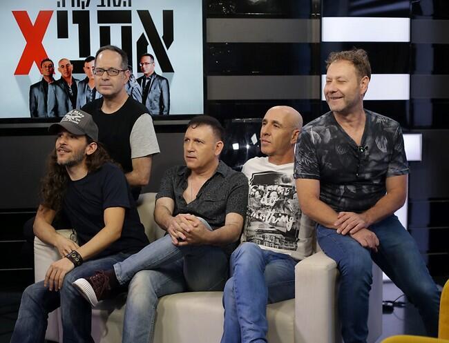 למה כ"כ רציניים? (צילום: ירון ברנר) למה כ"כ רציניים?
