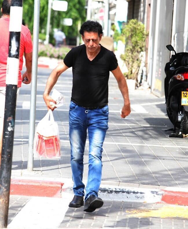 אנחנו עולים לארוחת בוקר. תבורי