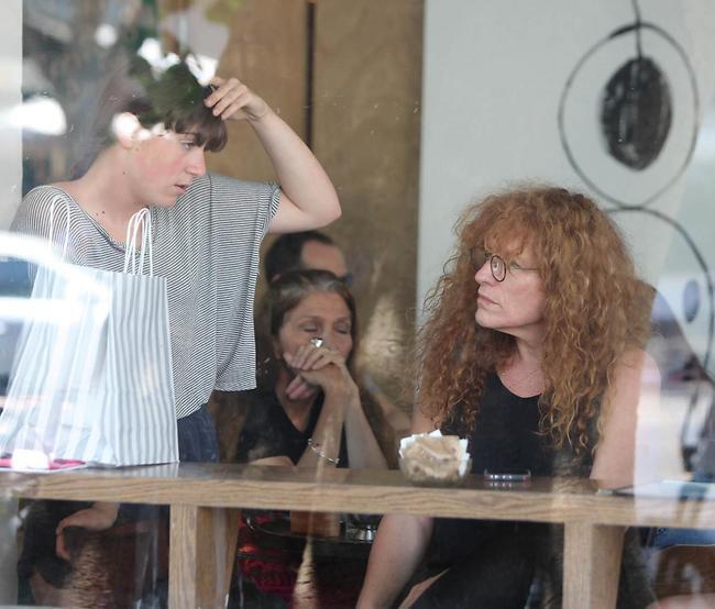 נראה לי שאני זז לסנטר, את באה? (צילום: מוטי לבטון) נראה לי שאני זז לסנטר, את באה?