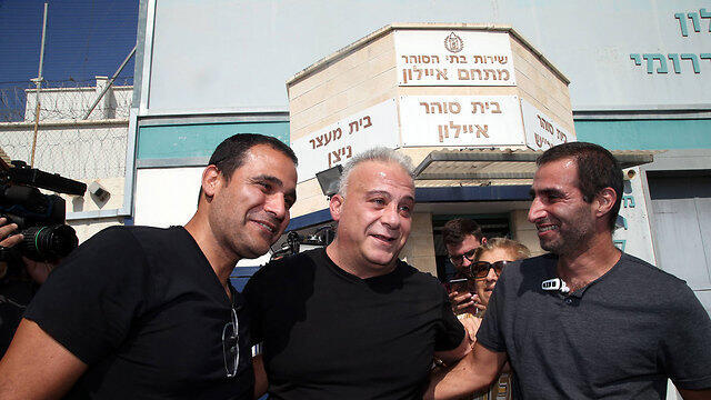 ניסים חדאד משתחרר מהכלא. הספק הסביר הביא לשחרורו (צילום: יריב כץ) ניסים חדאד משתחרר מהכלא. הספק הסביר הביא לשחרורו