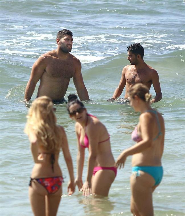 נראה לנו שהבלונדינית בקטע. ואנחנו הכי מפרגנים