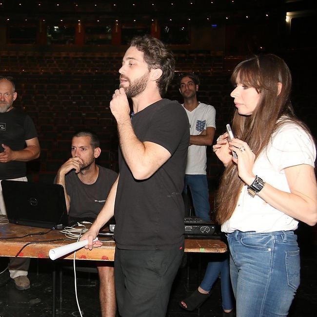 מר במאי. תום אבני במאי הקליפ (צילום: ענת מוסברג) מר במאי. תום אבני במאי הקליפ