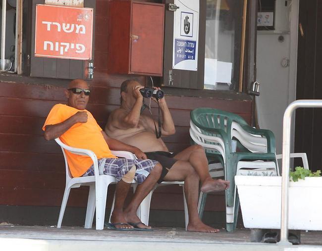 אני רואה עד קפריסין. זאב רווח משקיף
