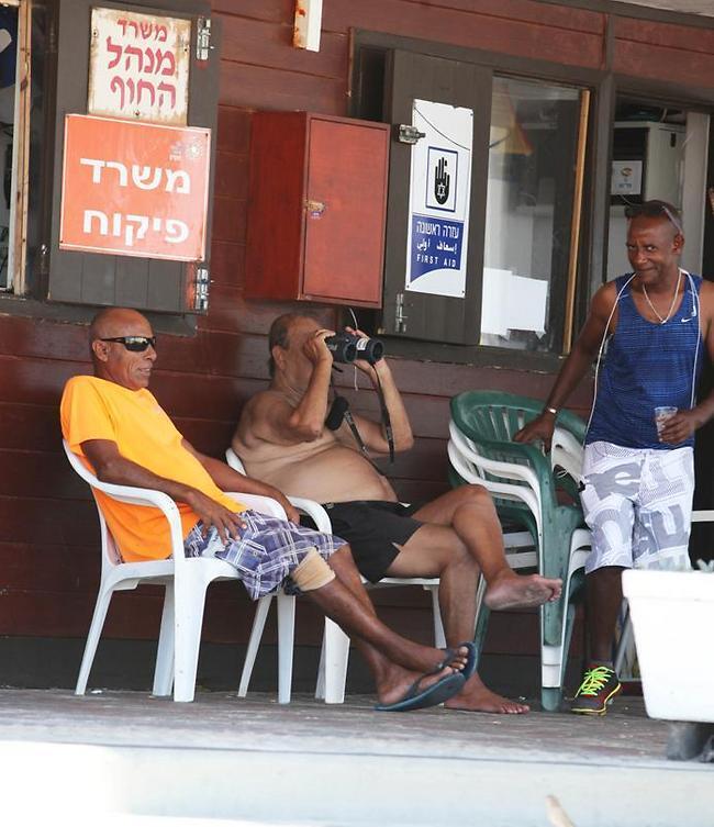 נראה לי שמישהו קורא לנו. רווח וחברים