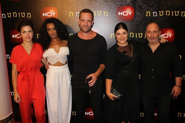 הקאסט של הסדרה "מטומטמת": ליאור רז, שני קליין, מיקי ליאון, רות אסרסאי ונעמי לבוב