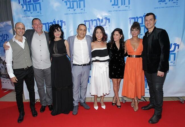 בהצלחה בקופות. הקאסט של "ישמח חתני" (צילום: רפי דלויה) בהצלחה בקופות. הקאסט של "ישמח חתני"