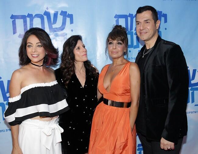 לאן אורנה מסתכלת? איציק כהן, הגואל, בנאי ושרון אלימלך (צילום: רפי דלויה) לאן אורנה מסתכלת? איציק כהן, הגואל, בנאי ושרון אלימלך