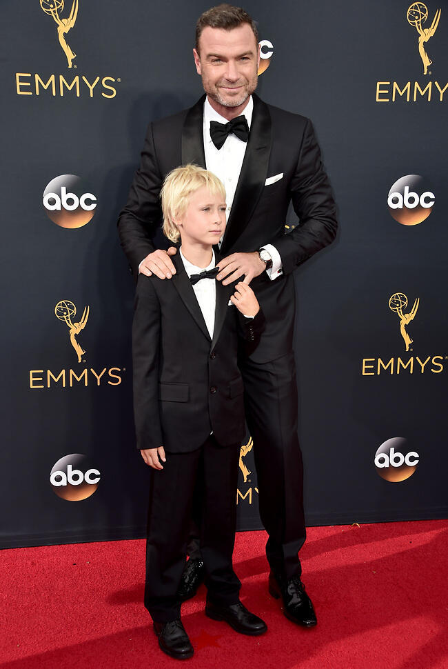 שרייבר עם הבן אלכסנדר. הבלונד מאמא (צילום: gettyimages) שרייבר עם הבן אלכסנדר. הבלונד מאמא