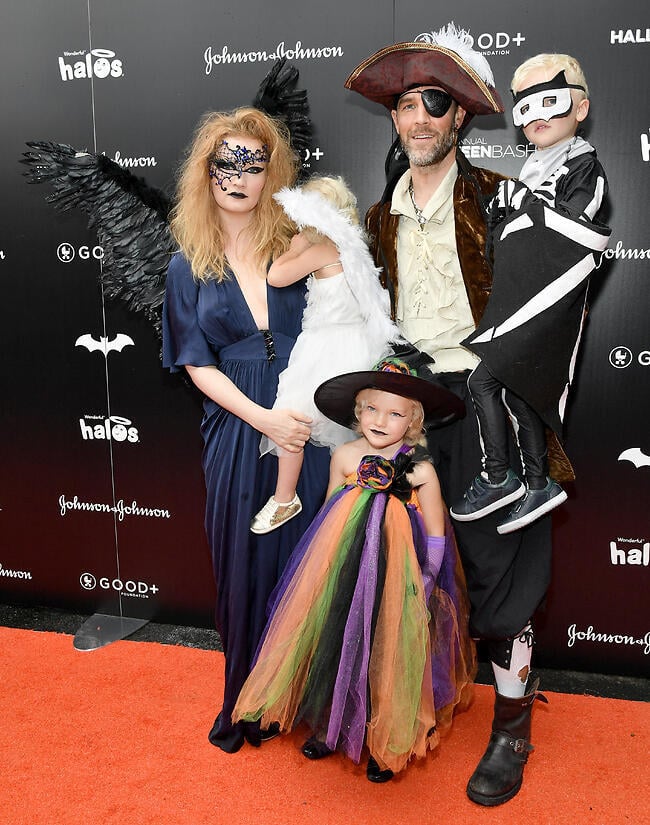 ג'יימס ואן דר ביק ומשפחתו לקחו את החג עד הסוף (gettyimages) ג'יימס ואן דר ביק ומשפחתו לקחו את החג עד הסוף