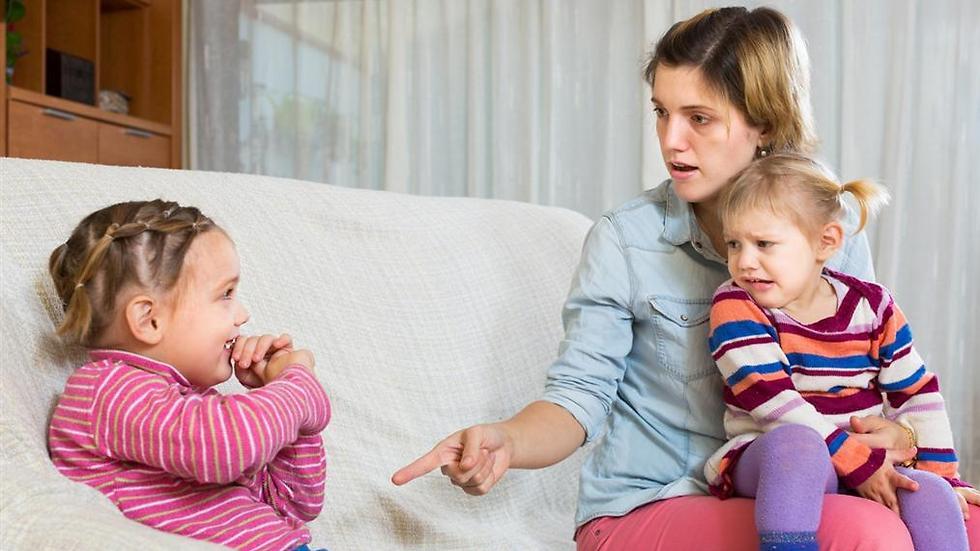 ברגע המריבה ההורה מתייצב בחדר (צילום: shutterstock) ברגע המריבה ההורה מתייצב בחדר