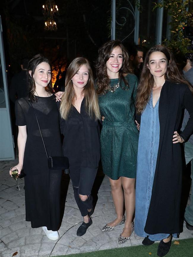 פשטו את המדים: דניאל גל, הגר טישמן, אינה בקלמן ושירה נאור (צילום: רפי דלויה) פשטו את המדים: דניאל גל, הגר טישמן, אינה בקלמן ושירה נאור