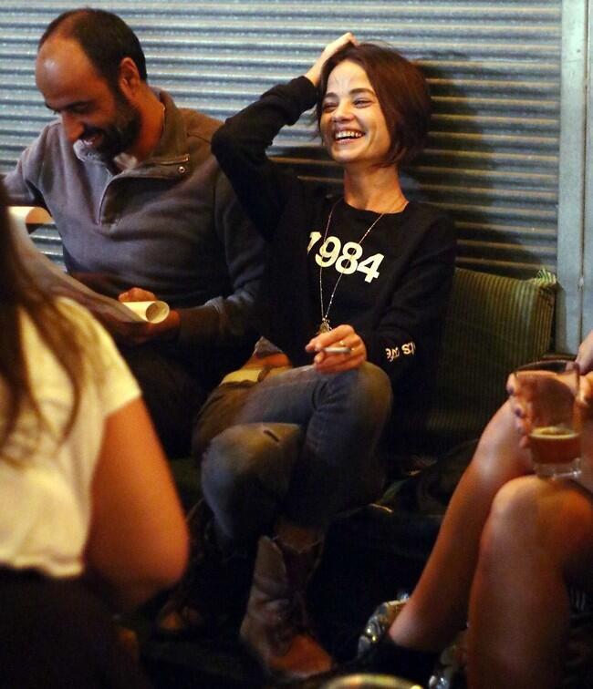 אתם לא מבינים איזה הודעות אני מקבלת בפייסבוק. סבג (צילום: אמיר מאירי) אתם לא מבינים איזה הודעות אני מקבלת בפייסבוק. סבג