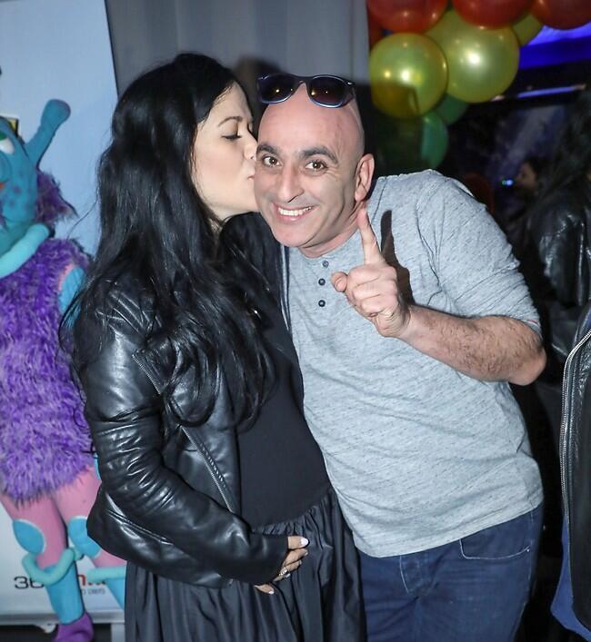נשיקה למזל. מוכתר ויובל שם טוב
