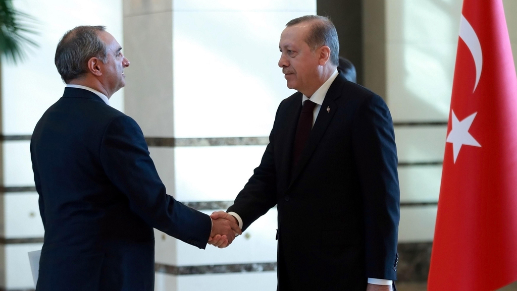 Former Israeli ambassador to Turkey Eitan Na'eh meets with Turkish President Recep Tayyip Erdogan (Photo: AFP) Former Israeli ambassador to Turkey Eitan Na'eh meets with Turkish President Recep Tayyip Erdogan