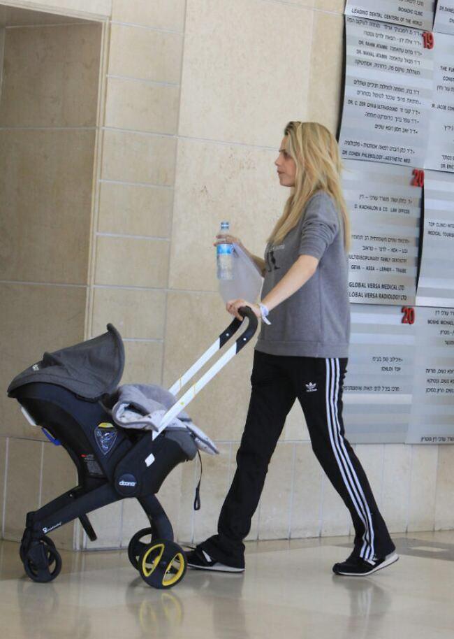 הפעם כבר לא לבשה סקיני. סלע אחרי לידת בנה הצעיר ב-2016 (צילום: מוטי לבטון) הפעם כבר לא לבשה סקיני. סלע אחרי לידת בנה הצעיר ב-2016