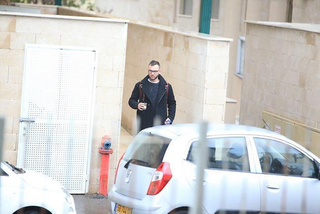 לא תציע לנו קפה? זהבי (צילום: מוטי לבטון) לא תציע לנו קפה? זהבי