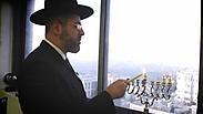 "האם אנחנו מוסיפים אור?"  