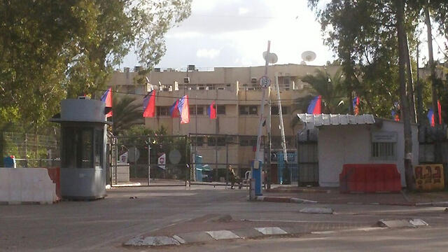 אחת הכניסות לבסיס תל השומר. ארכיון