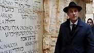 סטראשה ביד ושם. "הצהרות על ישראל זה לא מספיק"       
