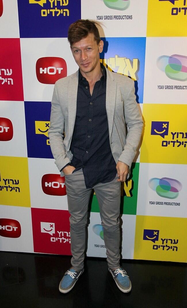 החיוך המבויש עושה לנו את זה. שכטר (צילום: רפי דלויה) החיוך המבויש עושה לנו את זה. שכטר