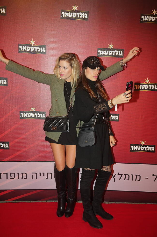 כי למה לצאת מהבית אם לא בשביל הסטורי? אירה דולפין ונטלי דדון (צילום: שוקה כהן) כי למה לצאת מהבית אם לא בשביל הסטורי? אירה דולפין ונטלי דדון