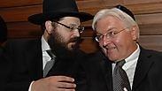 הנשיא פרנק-ואלטר שטיינמאייר והרב יהודה טייכטל 