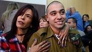 אלאור אזריה ואמו 
