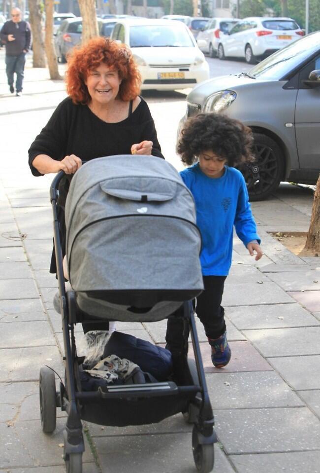 אולי תיקחי אותנו איתך לג'מבו?