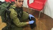 הכלבה אייבי עם הלוחם גיא כץ