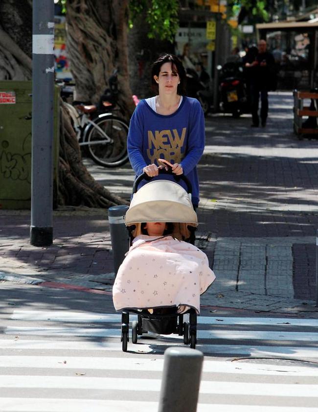 לא שמעת על טריק משקפי השמש? שרונה פיק (צילום: מוטי לבטון) לא שמעת על טריק משקפי השמש? שרונה פיק