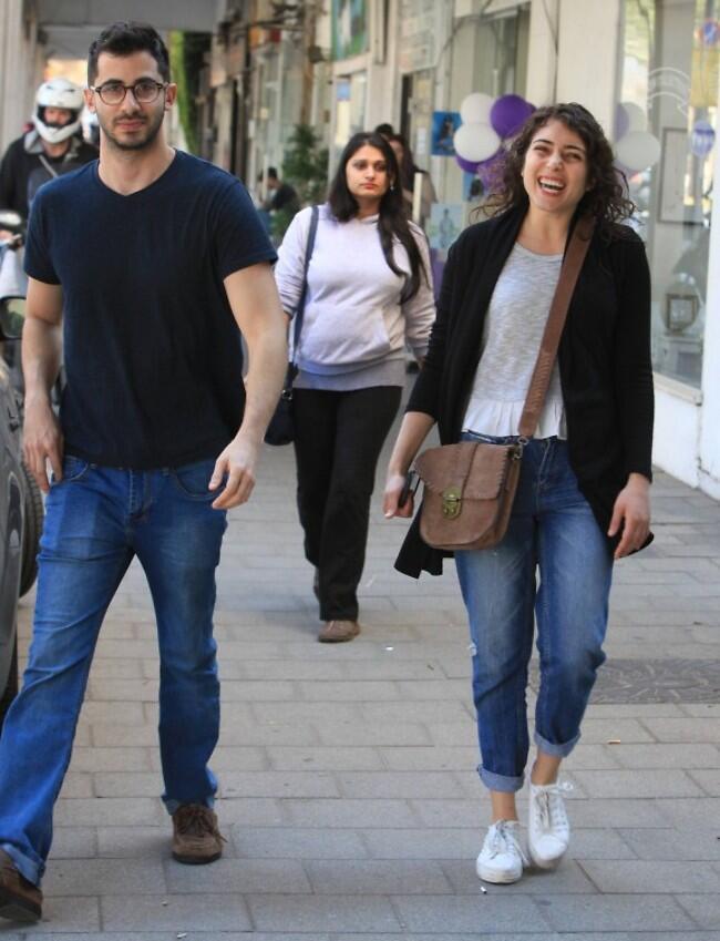 אלון בינתיים נשאר רציני (צילום: מוטי לבטון) אלון בינתיים נשאר רציני