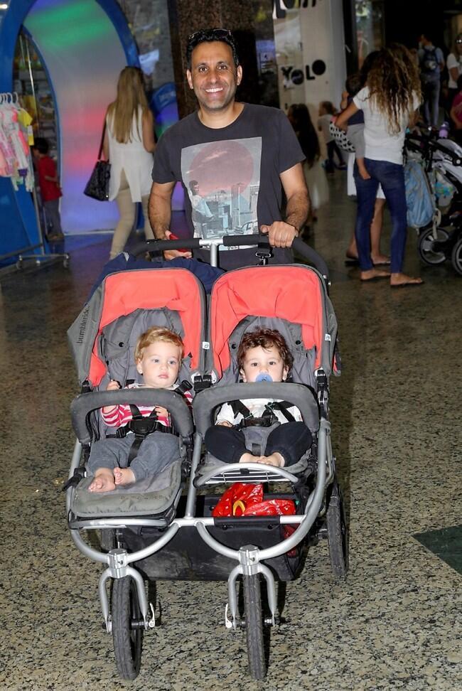 הכי נמסנו. יניב ביטון והתאומים (צילום: רפי דלויה) הכי נמסנו. יניב ביטון והתאומים