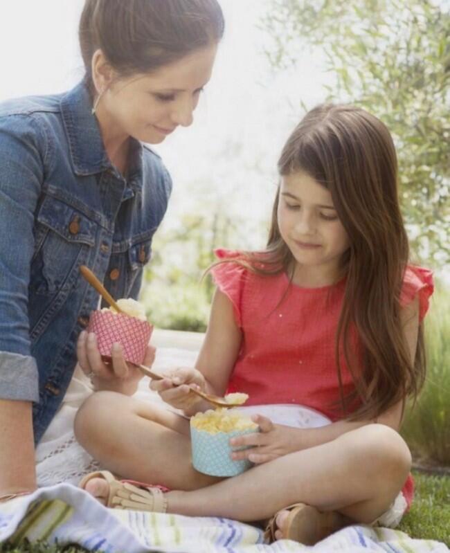 זמן איכות של אמא ובת. שרלוט ושרה מישל גלר זמן איכות של אמא ובת. שרלוט ושרה מישל גלר