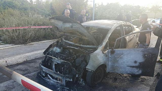 ניסה לרצוח את גרושתו והצית עצמו ברכבו מול בית המשפט העליון (צילום: דוברות המשטרה) ניסה לרצוח את גרושתו והצית עצמו ברכבו מול בית המשפט העליון