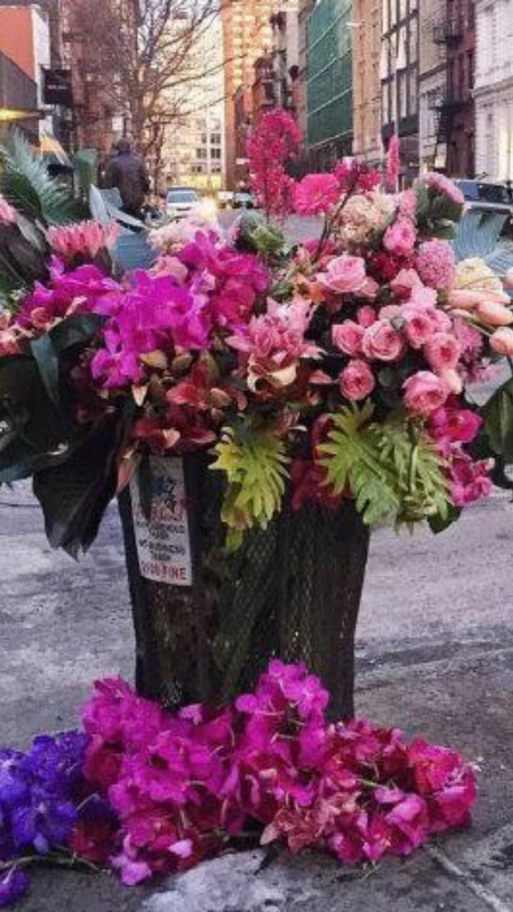 אחד מעיצוביו של מילר בפח הזבל. 