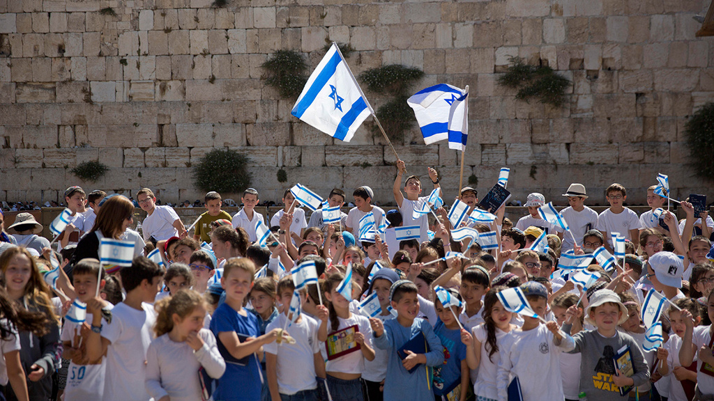 Children at the Western Wall celebrating Jerusalem Day 