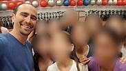 איתי אילנאי והילדים בבית ספר רבין בהוד השרון     