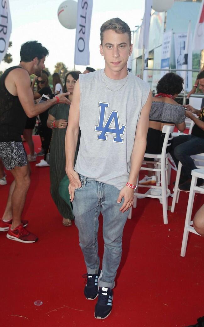 יאללה בוא להרים לנו את הסוכה! טום באום (צילום: שוקה כהן) יאללה בוא להרים לנו את הסוכה! טום באום