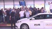 הפגנת נהגי המוניות בנתב"ג