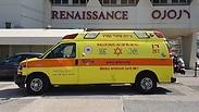 הבוקר, מחוץ למלון רנסנס 