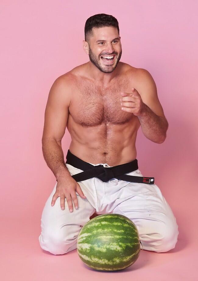 סליחה, איבדנו הכרה לרגע. אלון ששון