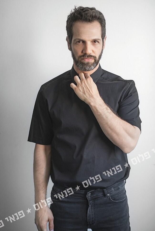 חייב לפתוח כפתור