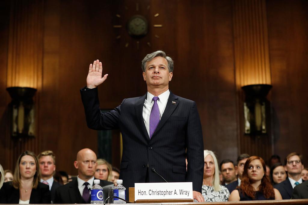 ראש ה-FBI כריס ריי. גניבת המצאות ומחקרים (צילום: AP) ראש ה-FBI כריס ריי. גניבת המצאות ומחקרים