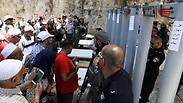 מחאה בעקבות הצבת גלאי המתכות בכניסה להר הבית 