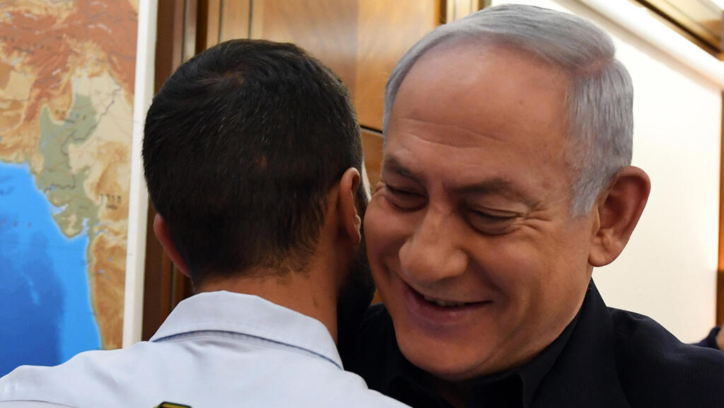 Image Benjamin Netanyahu posted on Instagram of him hugging the guard 