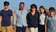 ורוניק פוסטמא ומשפחתה בטיול בנגב
