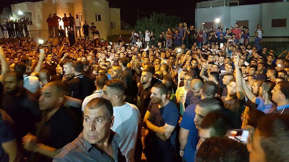 הלוויית המחבלים מאום אל-פחם ב-2017. החשש: תמונות חוזרות
הלוויית המחבלים מאום אל-פחם ב-2017. החשש: תמונות חוזרות