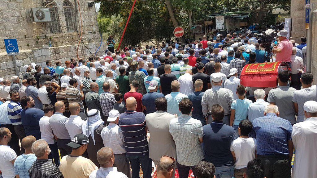 Prayers near the Al Aqsa mosque, 2018 (Photo: Yael Freidson) Prayers near the Al Aqsa mosque, 2018