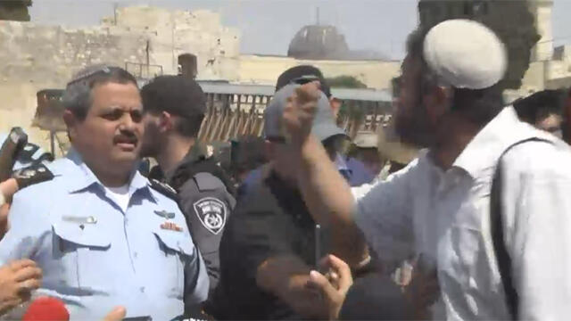 "מפכ"ל כושל שעסק בתפירת תיקים". בן גביר ואלשיך (צילום: אלי מנדלבאום) "מפכ"ל כושל שעסק בתפירת תיקים". בן גביר ואלשיך