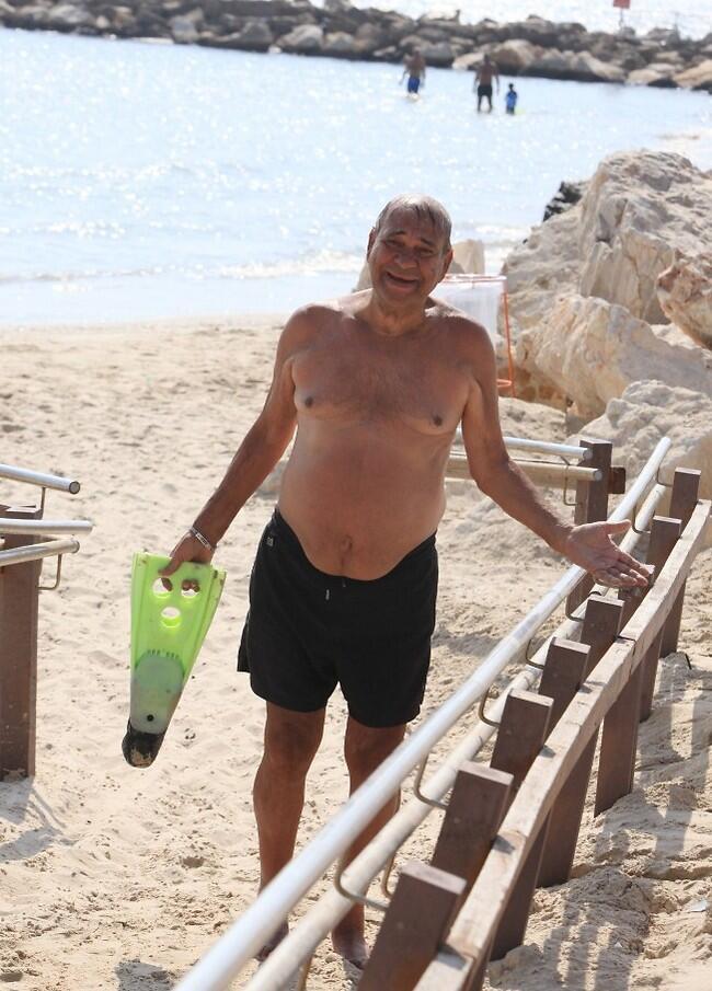 לא תעשה לנו חיקוי אחד של חכם חנוכה?
